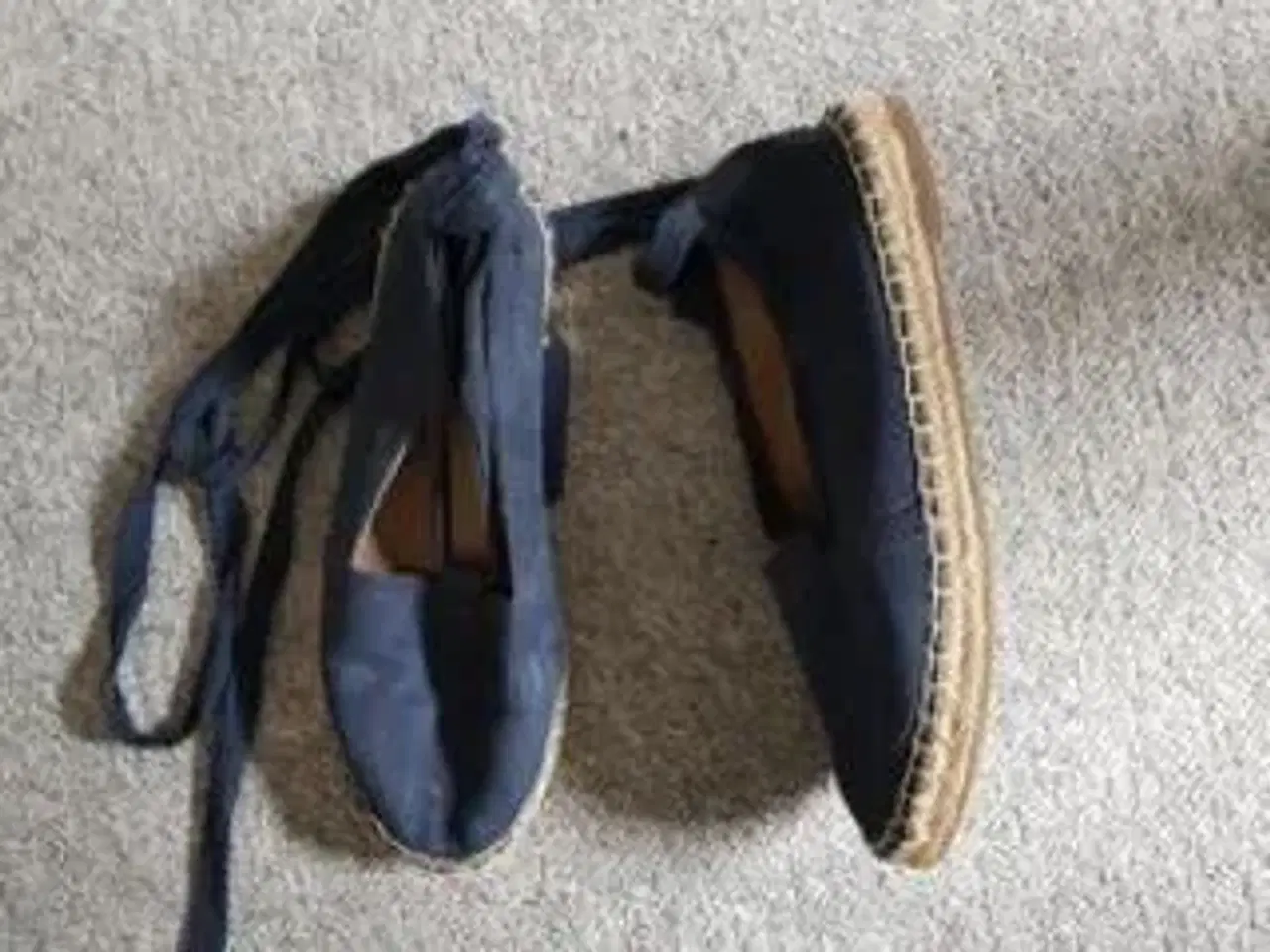 Billede 2 - Blå sko med bånd om anklen
