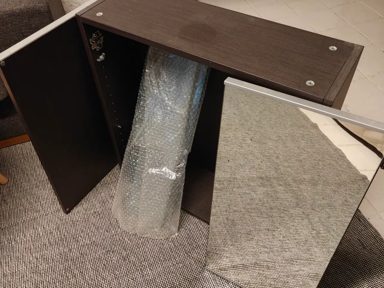 Billede 2 - Badeværelsesskab med glashylder i flot træ