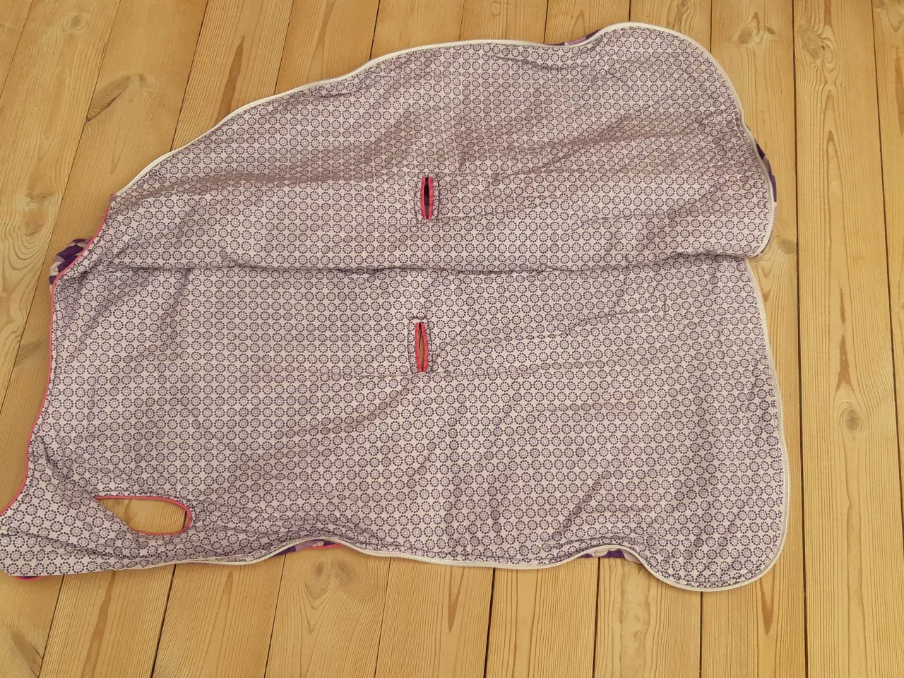 Billede 4 - Sengerand, pusletaske, babysvøb m.m. - se fotos