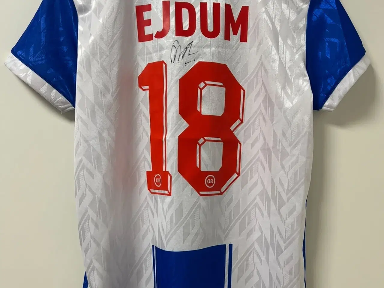 Billede 1 - OB trøje med autograf 