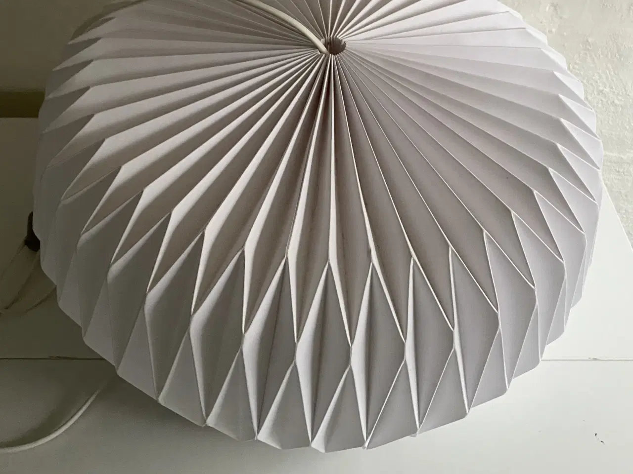 Billede 3 - Hvid foldet loftlampe
