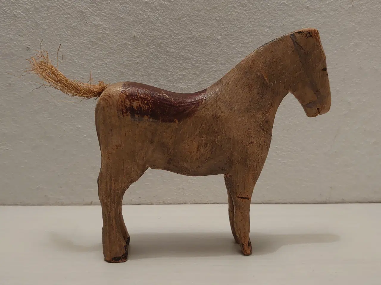 Billede 2 - Fængselslegetøj: Træ hest, L 12 og H 12.5cm.