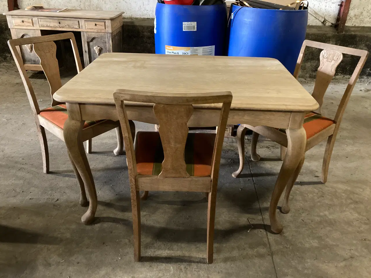 Billede 1 - Udtræks spisebord med 3 stole