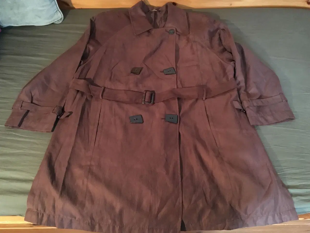Billede 6 - Lækker mørkebrun frakke til salg