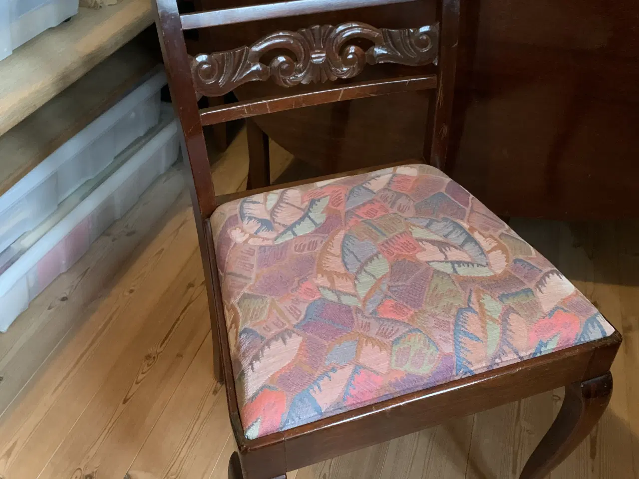 Billede 4 - Ovalt spisebord med klapper og 4 stole i mahogni