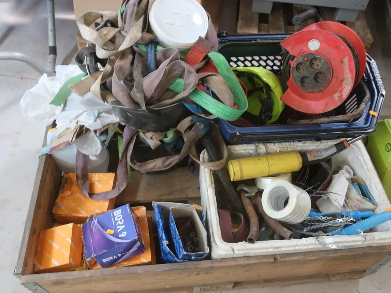 Billede 1 - Slibeskiver, kabeltromle, tape, sandpapir m.m.