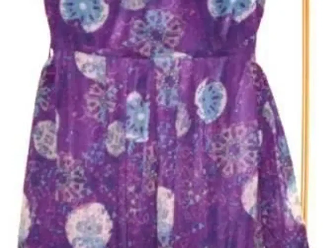 Billede 1 - Sød foret kjole, brystmål 88 cm