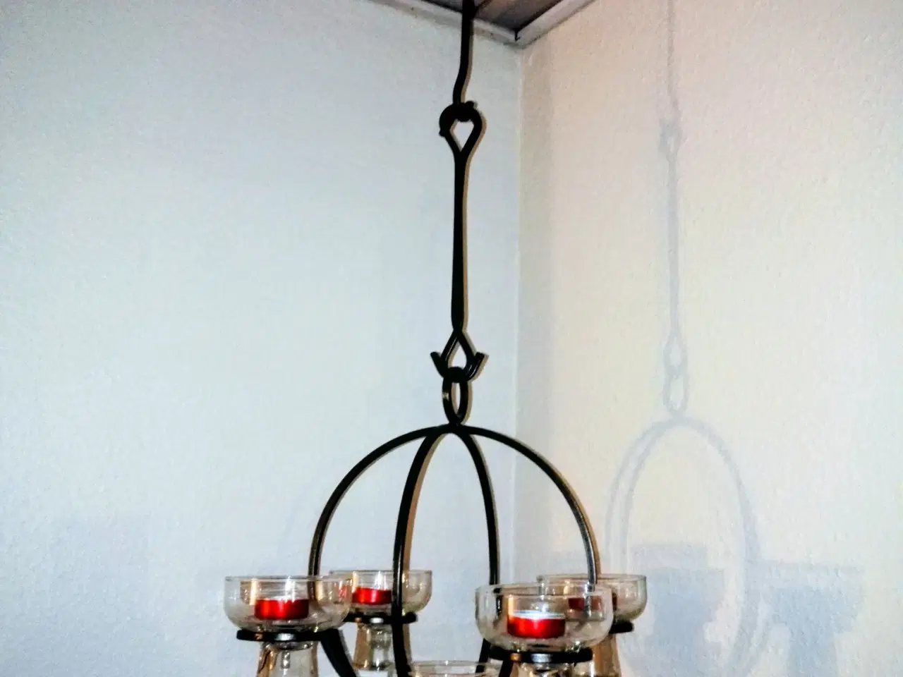 Billede 1 - Lofthængt jern-ophæng til fyrfadslys/små blomster