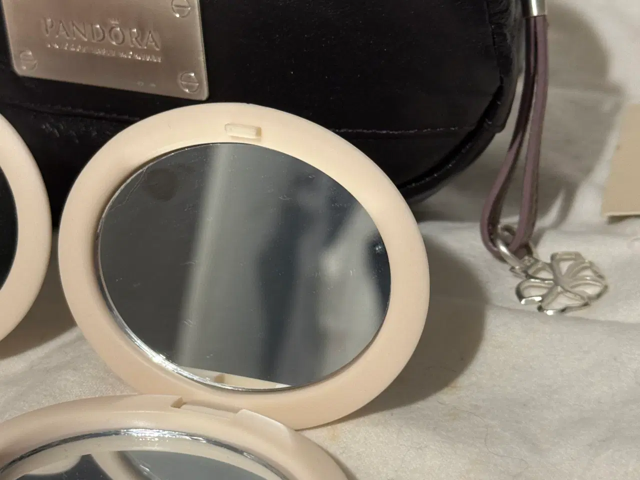 Billede 7 - Pandora kosmetikpung m. to spejle og stofpose