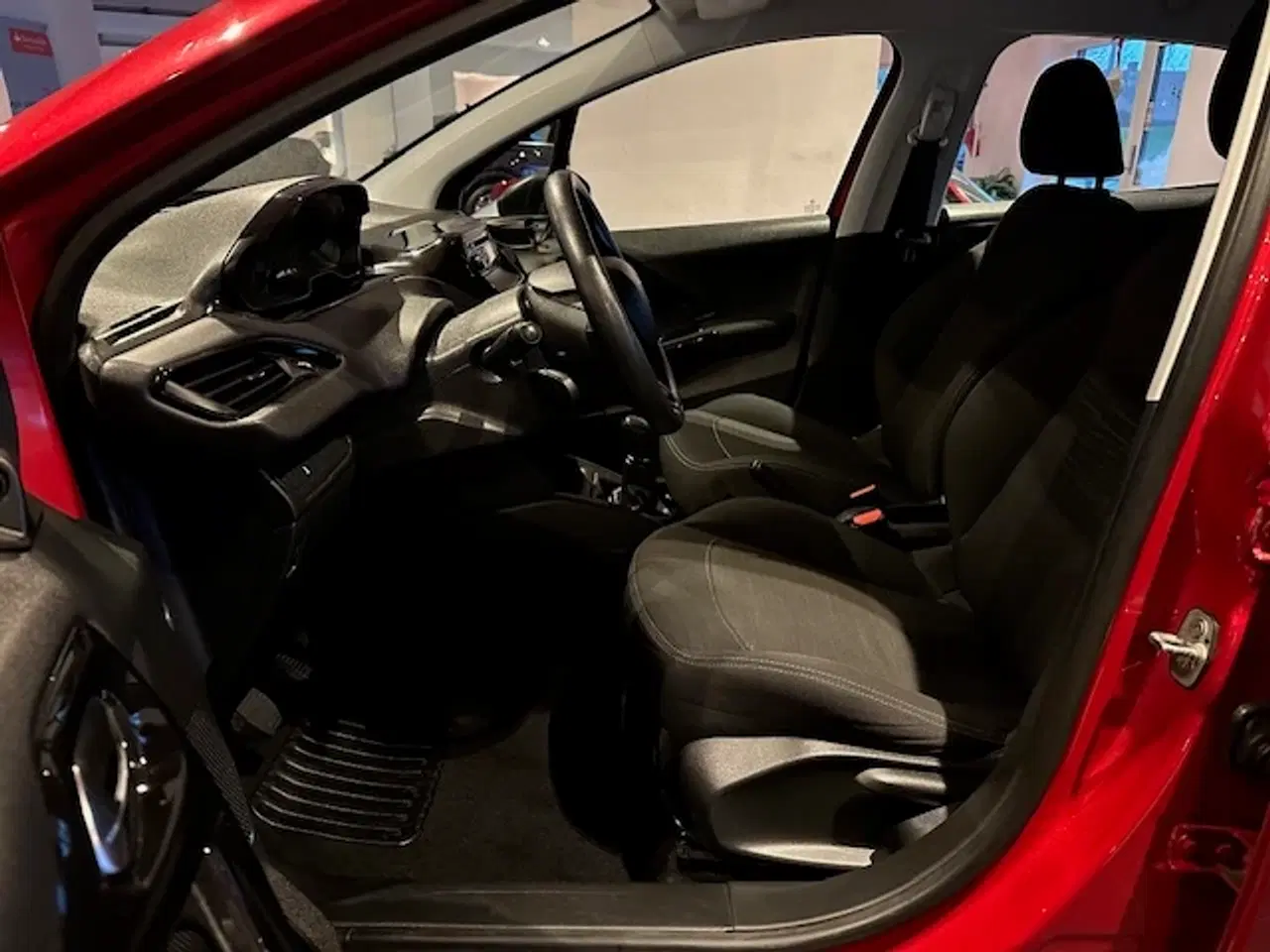 Billede 12 - 208 med fuld service.