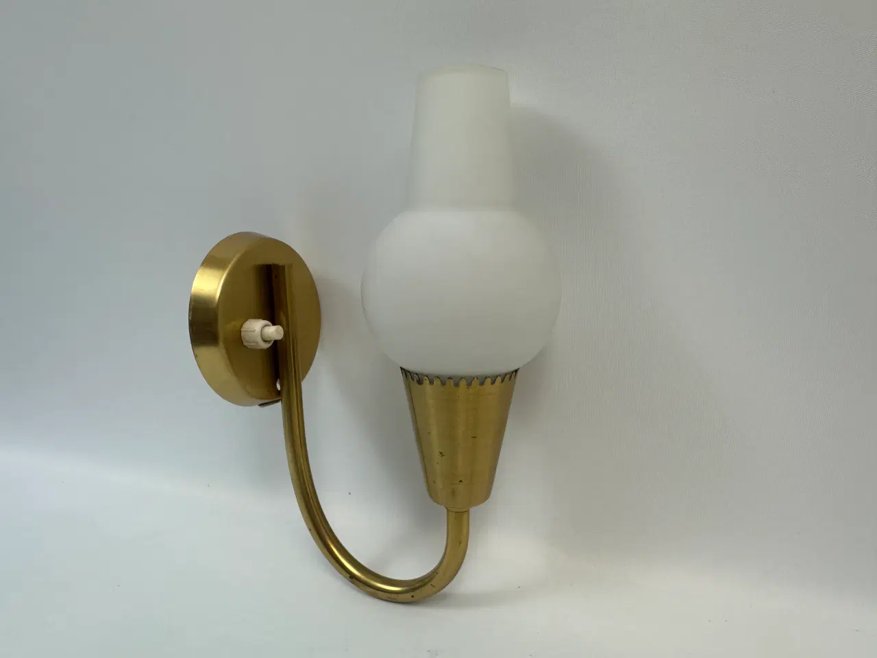 Billede 2 - Vintage lampe i messing /opalglas (LYFA)