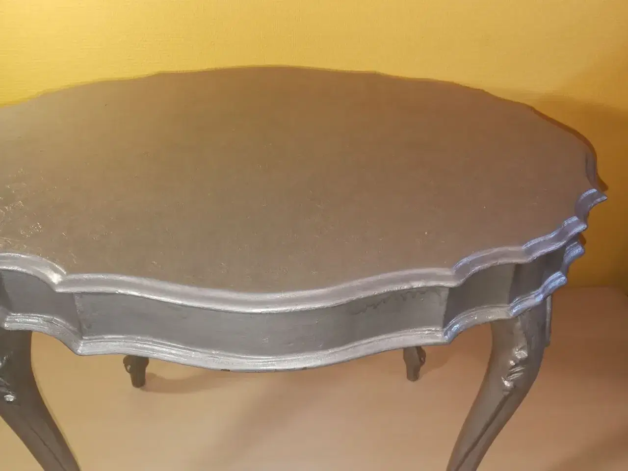 Billede 1 - Pænt sølvfarvet bord