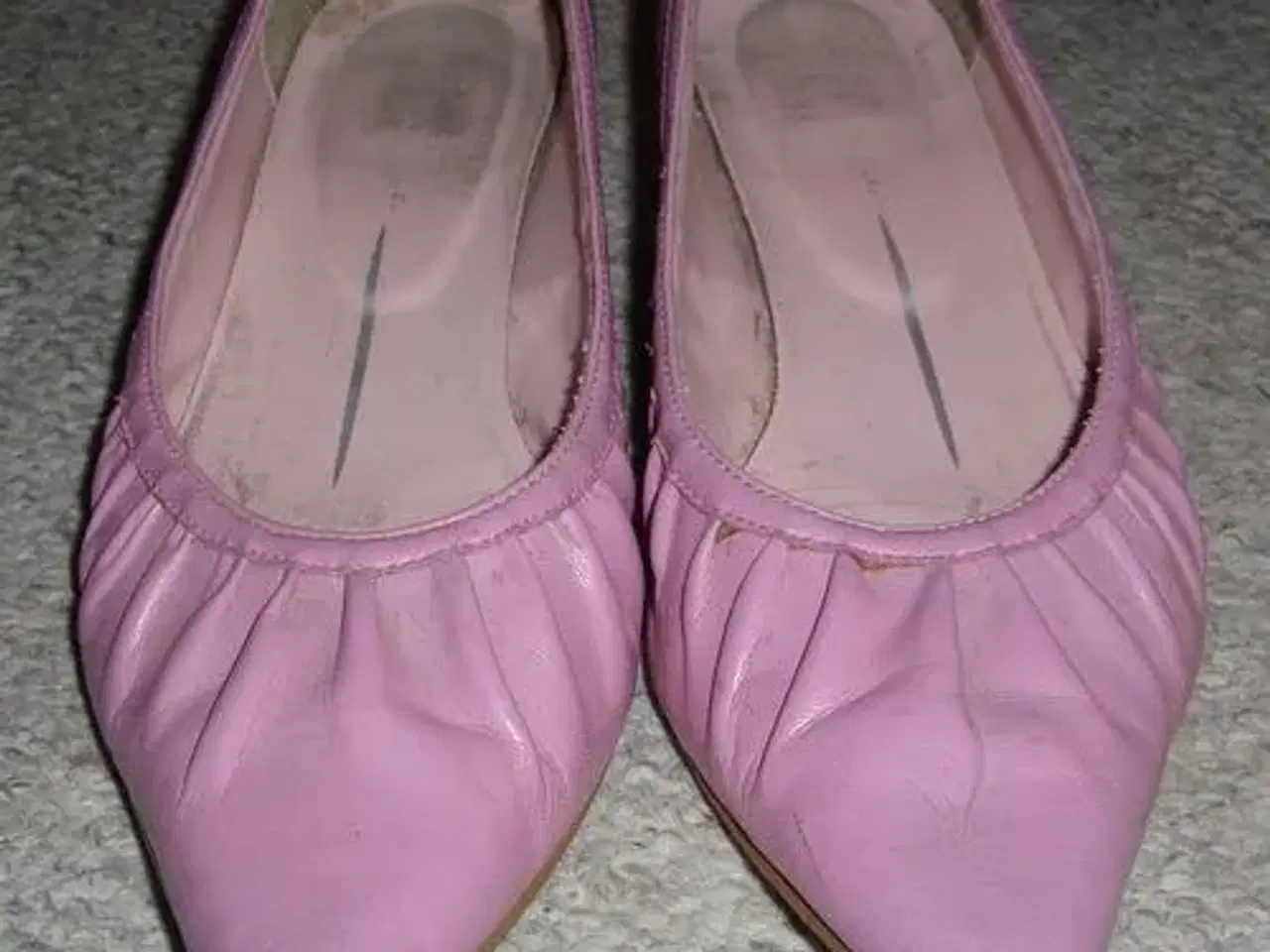 Billede 4 - Spids lilla sko sælges