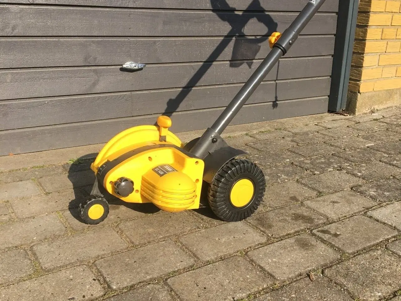 Billede 8 - Mosfjerner/v-skærer-Fliserenser KUN UDLEJNING