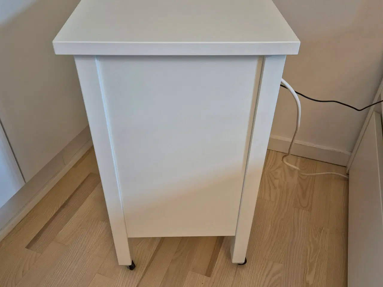 Billede 4 - Sengeborde IKEA - HEMNES Kommode 2 skuffer, hvid