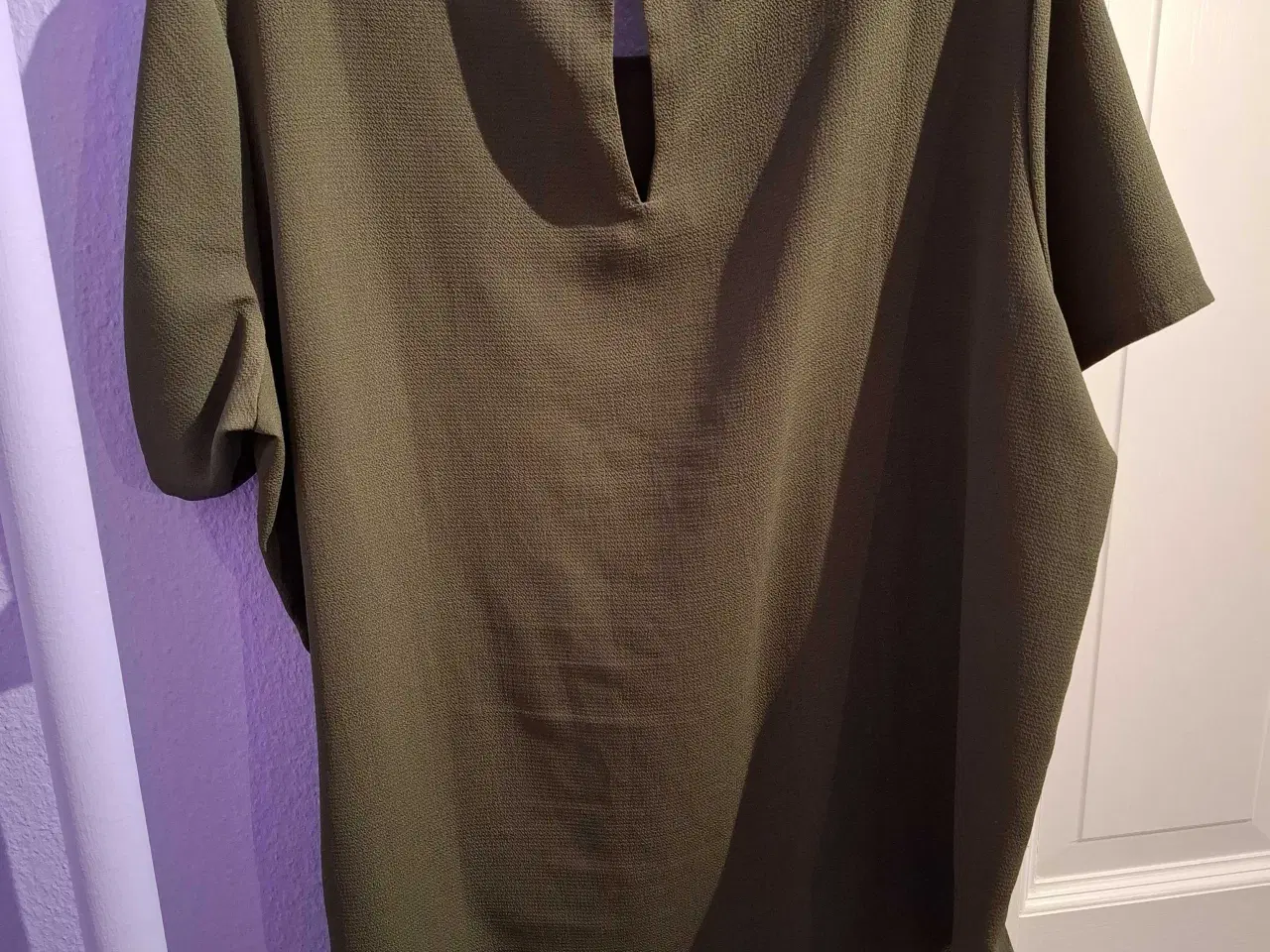 Billede 2 - Flot grøn bluse/t-shirt