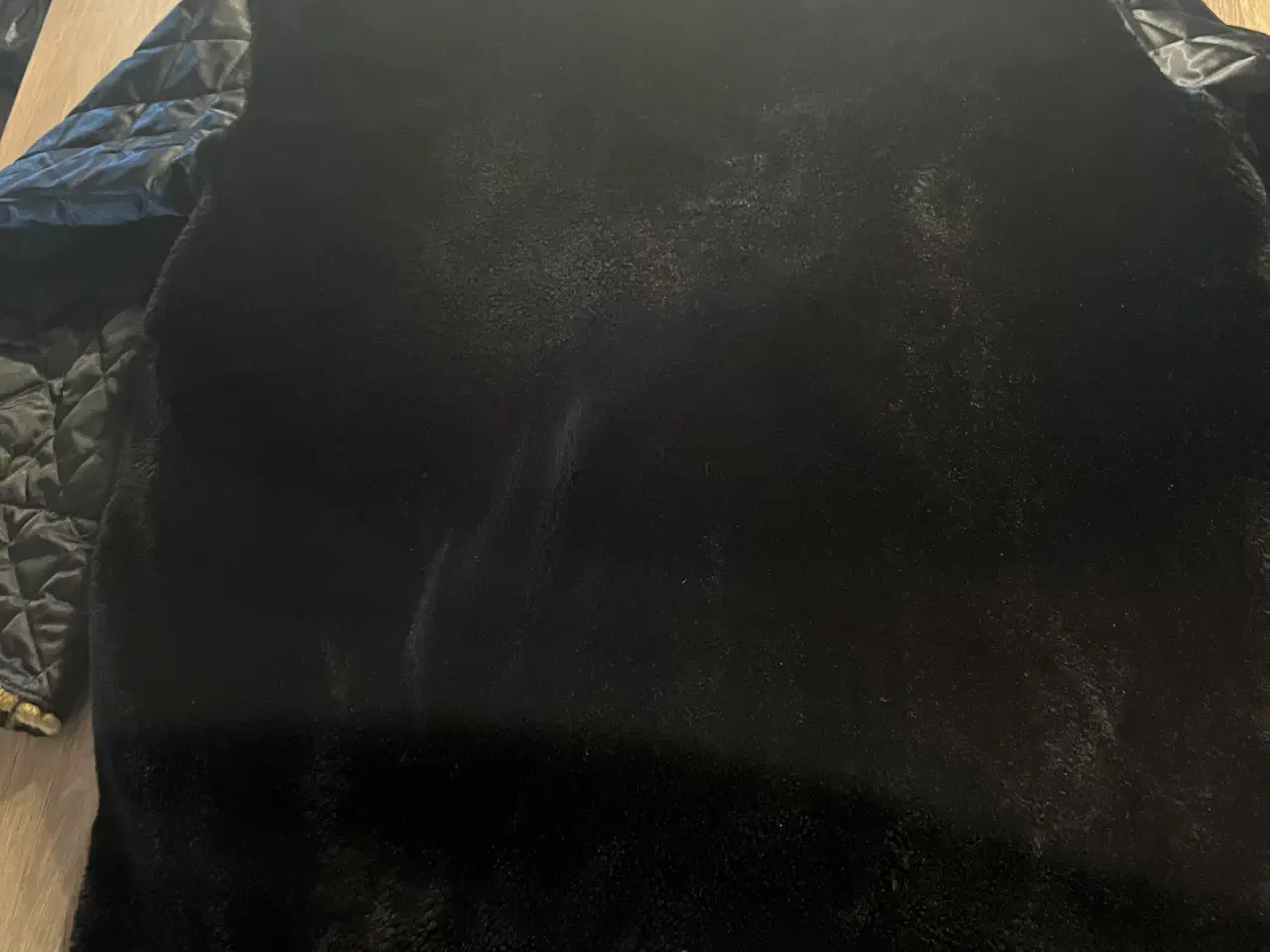 Billede 2 - Pels-jakke str. 48 med Leo-detaljer