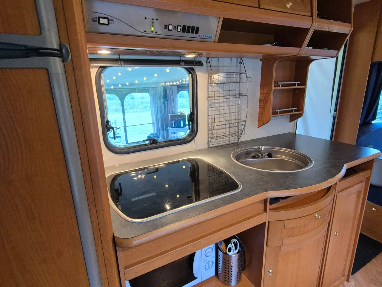 Billede 7 - Stor campingvogn, standby telt og vinter fortelt