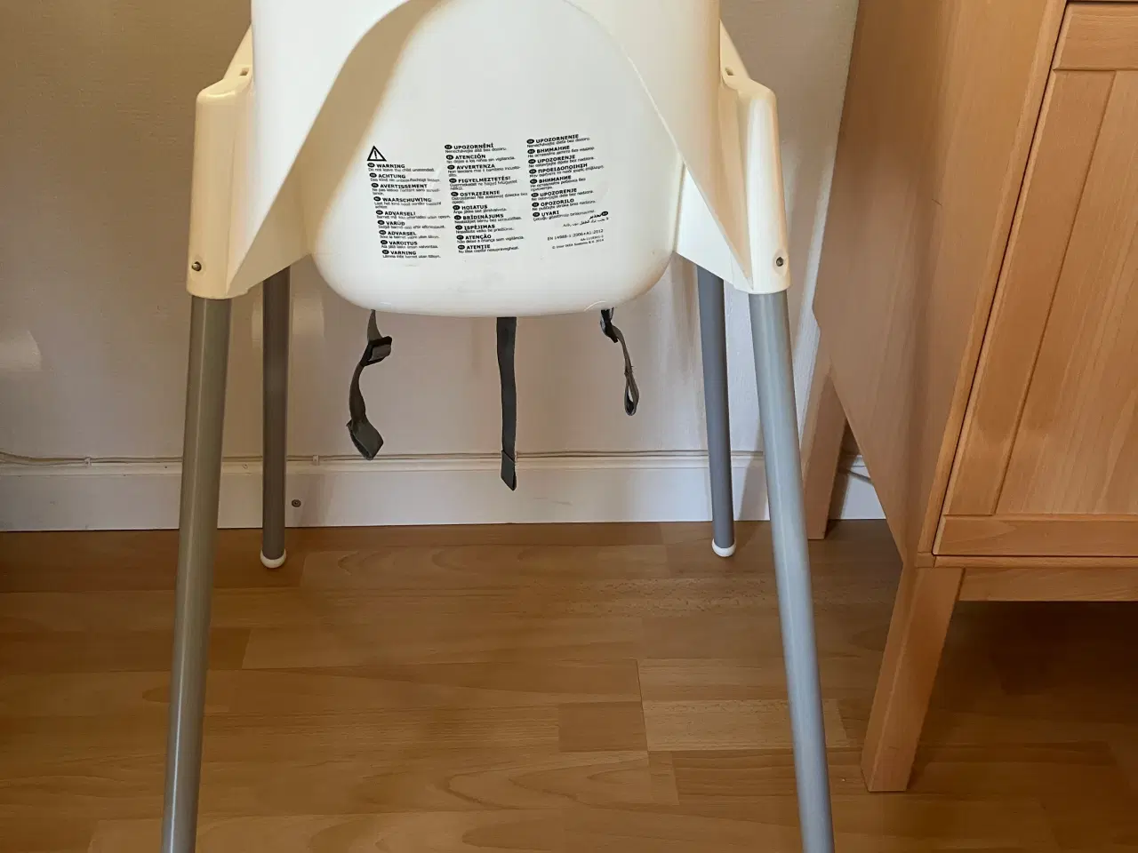 Billede 2 - Høj stol – IKEA.