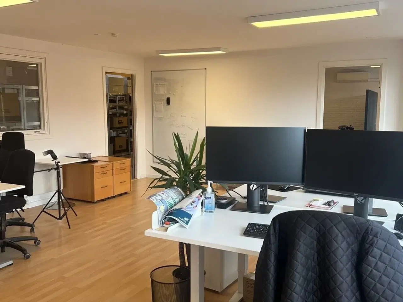 Billede 3 - Super velbeliggende lager med kontor