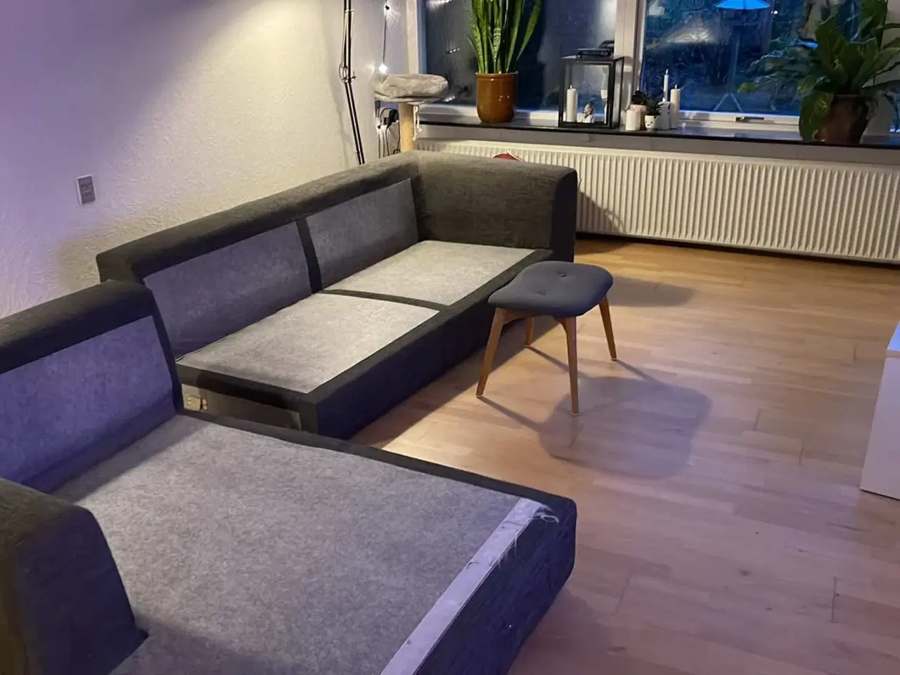 Billede 5 - Sofa i gråt stof   Pæn, ikke ryger hjem , billig 