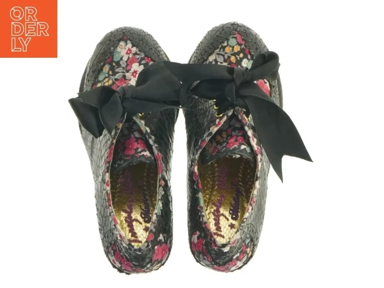 Billede 5 - Sort højhælet sko med blomster (str. 36 )