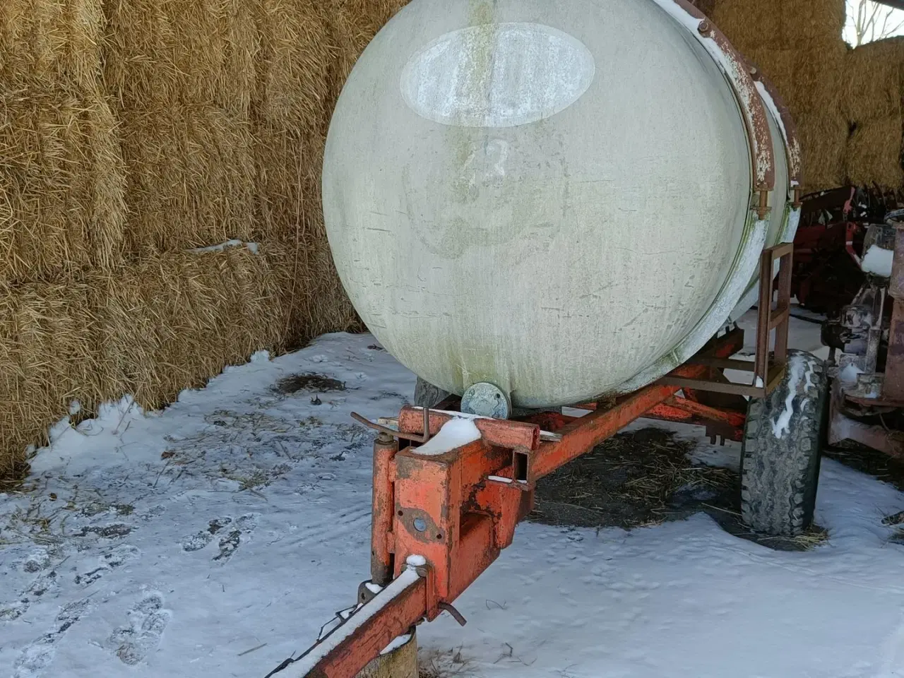 Billede 2 - - - - Vandvogn 2000 l