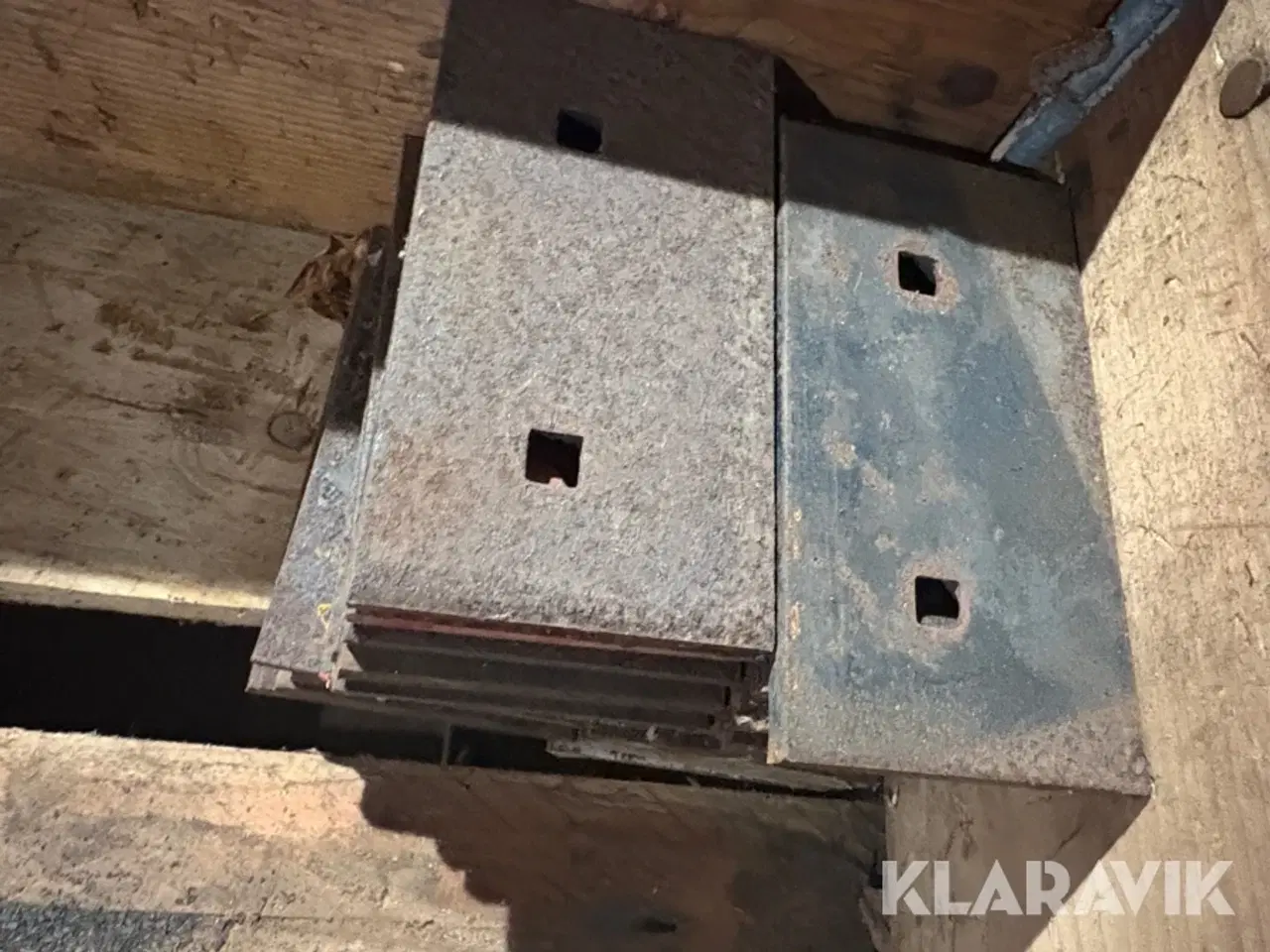 Billede 10 - Sliddele - passer skjold og Kongskilde