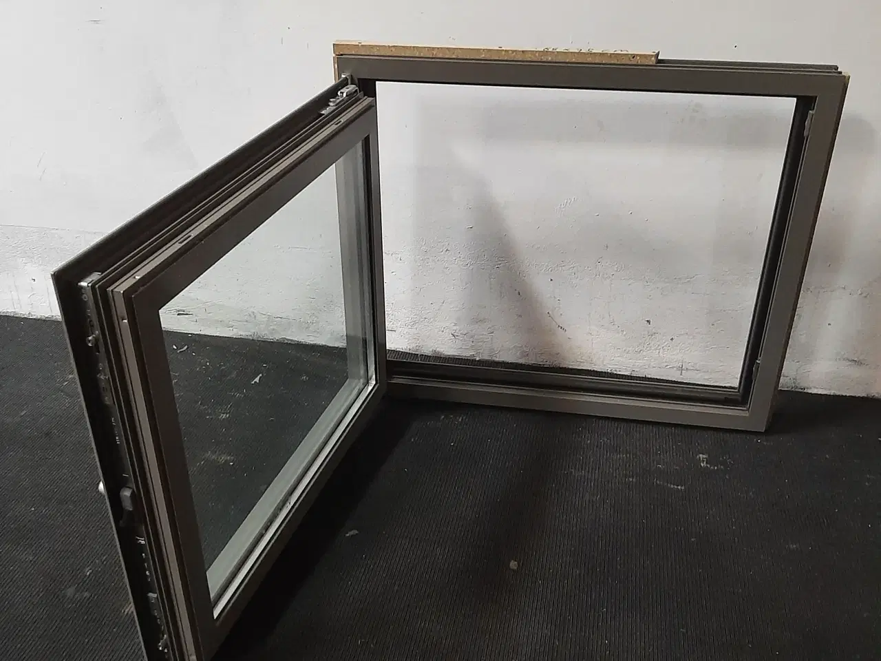 Billede 3 - Sidehængt vindue, alu, 880x65x750mm, venstrehængt, grå
