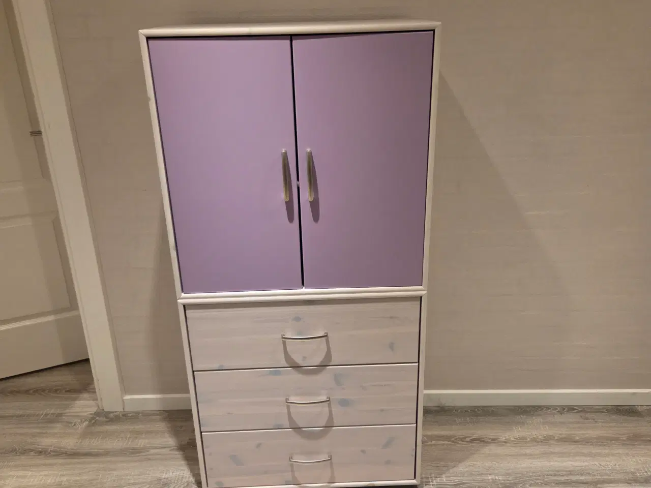 Billede 2 - Skab med skuffer 