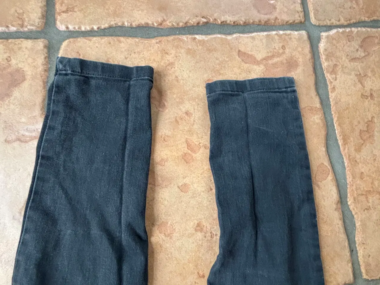 Billede 10 - Sort/grå Name it bukser str. 140