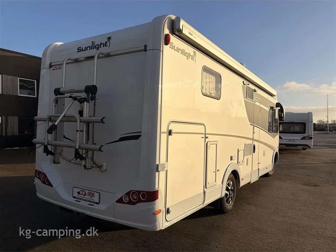 Billede 2 - 2021 - SunLight I 68 Adventure Edition   Topudstyret autocamper med bla. Clesana toilet - Ektra webasto oliefyr - Klimaanlæg - Maxxfan osv...