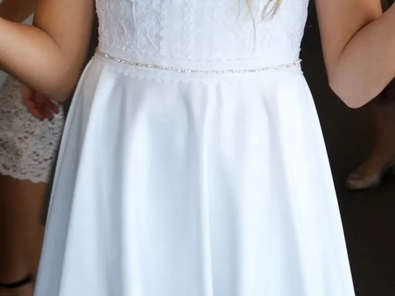 Billede 1 - Konfirmationskjole fra Lily str 34/36