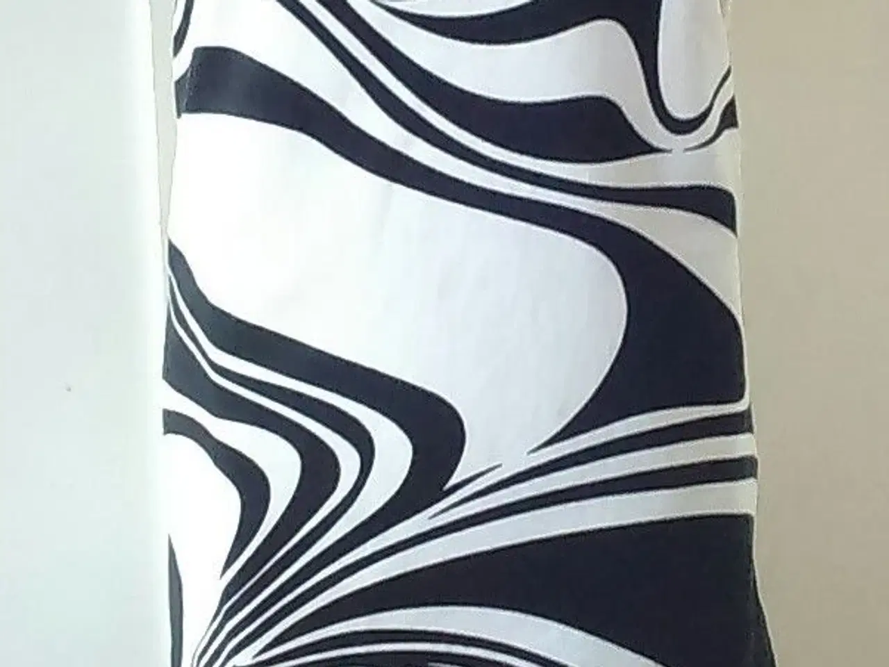 Billede 1 - Kjole. fra George brandet.Bølge print./str:44-48