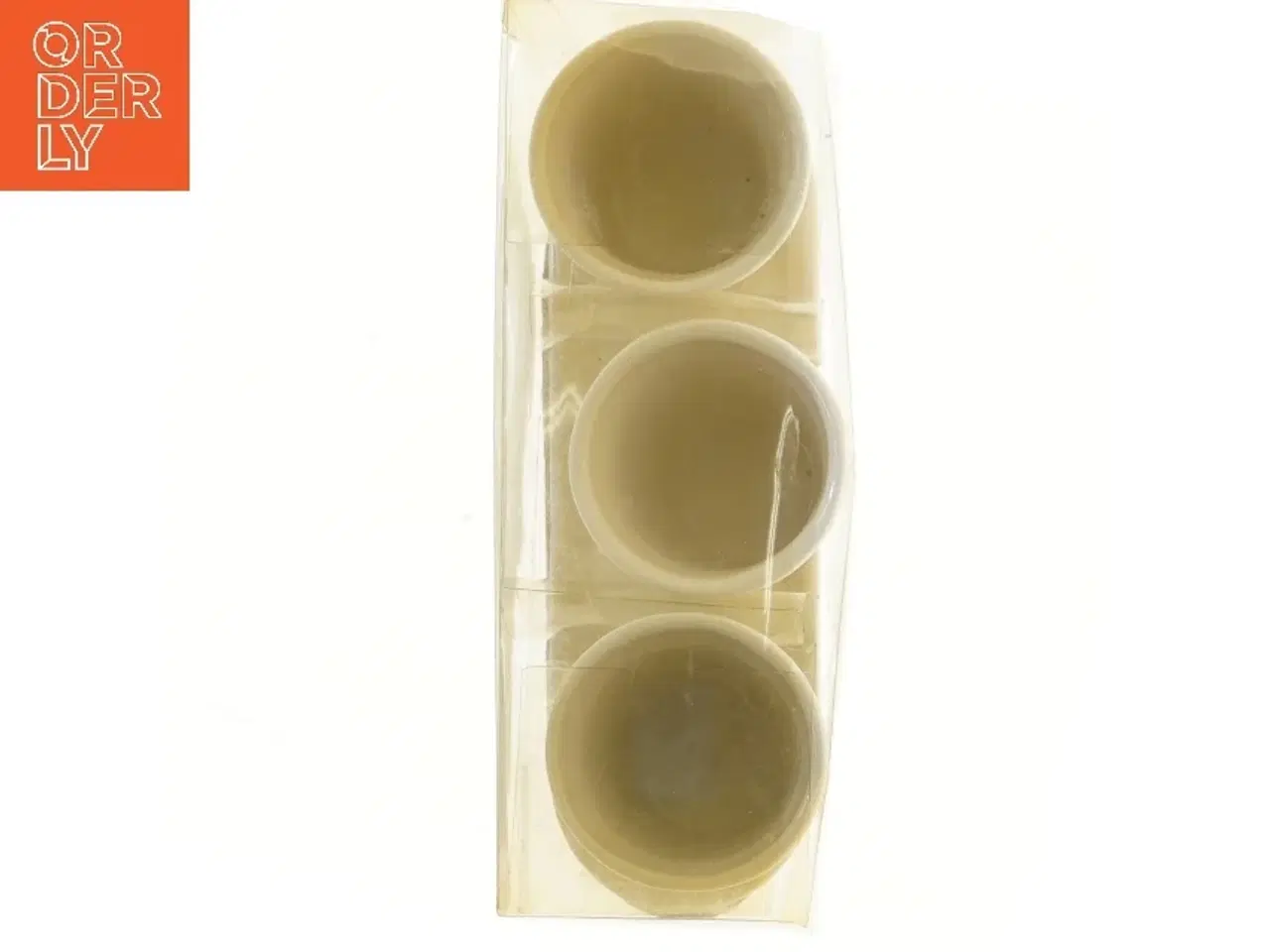 Billede 2 - Sæt med tre krus på bakke (str. 24x8x10 cm)