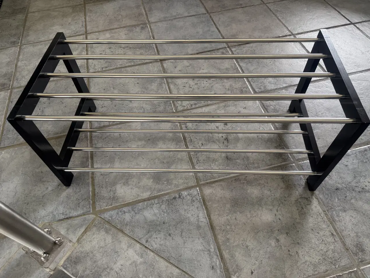 Billede 1 - Skohylde sort med stålrør