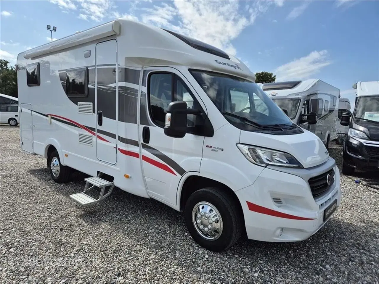 Billede 1 - 2017 - SunLight T 66   Markise. batteri. cykelstativ. elektrisk indgangstrin.