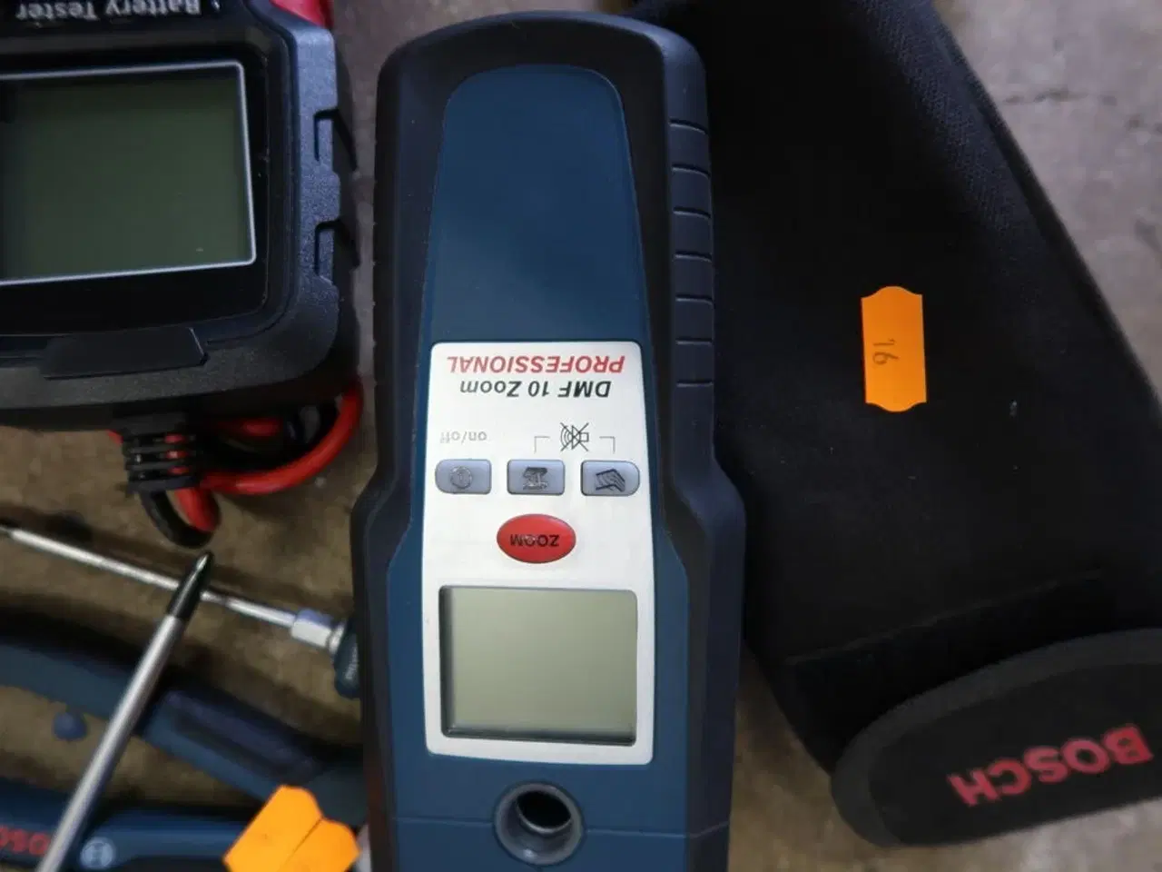 Billede 2 - Multidetektor BOSCH DMF 10 Zoom samt batteritester og værktøj