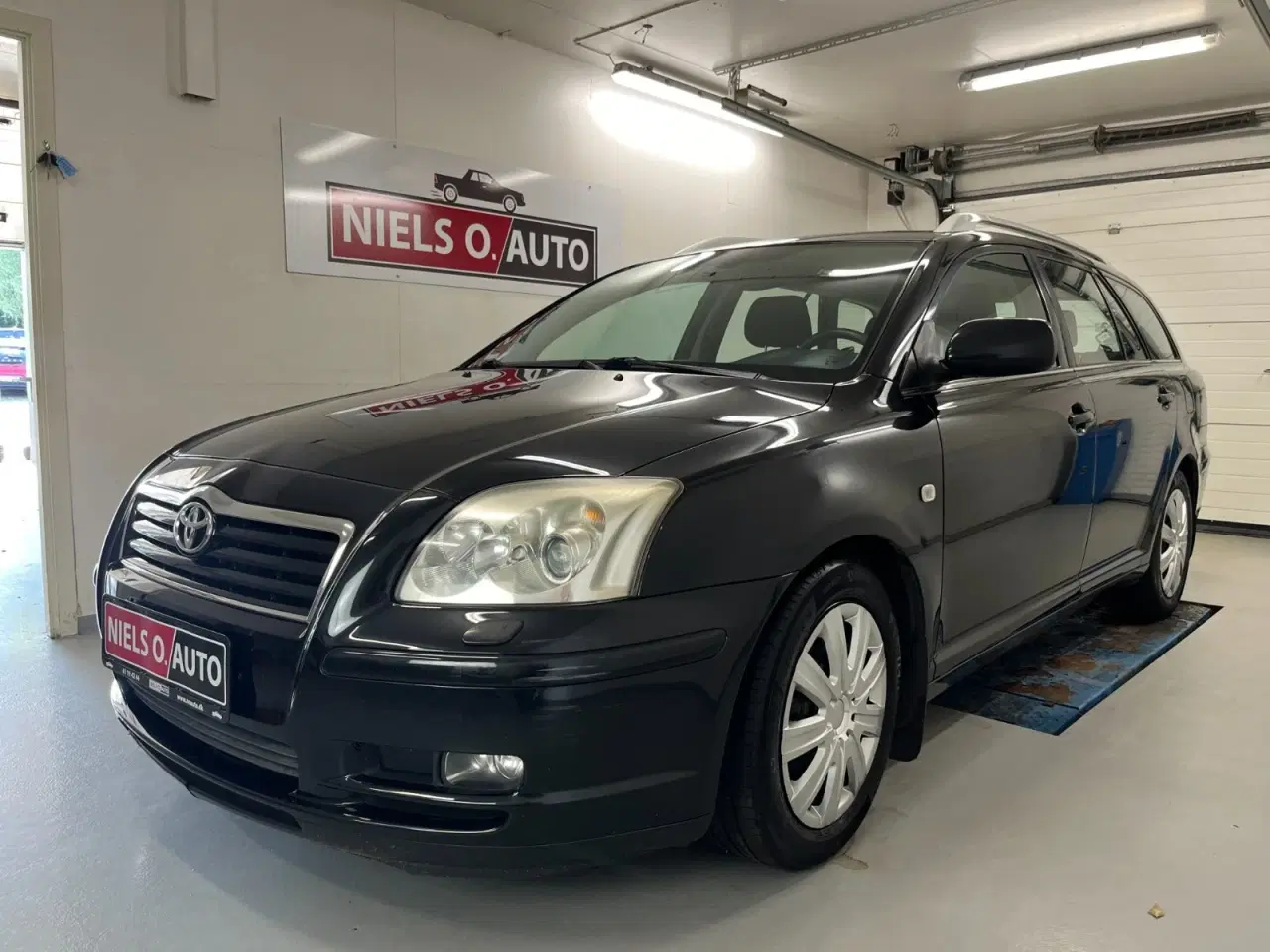 Billede 1 - Toyota Avensis 2,0 Sol stc.