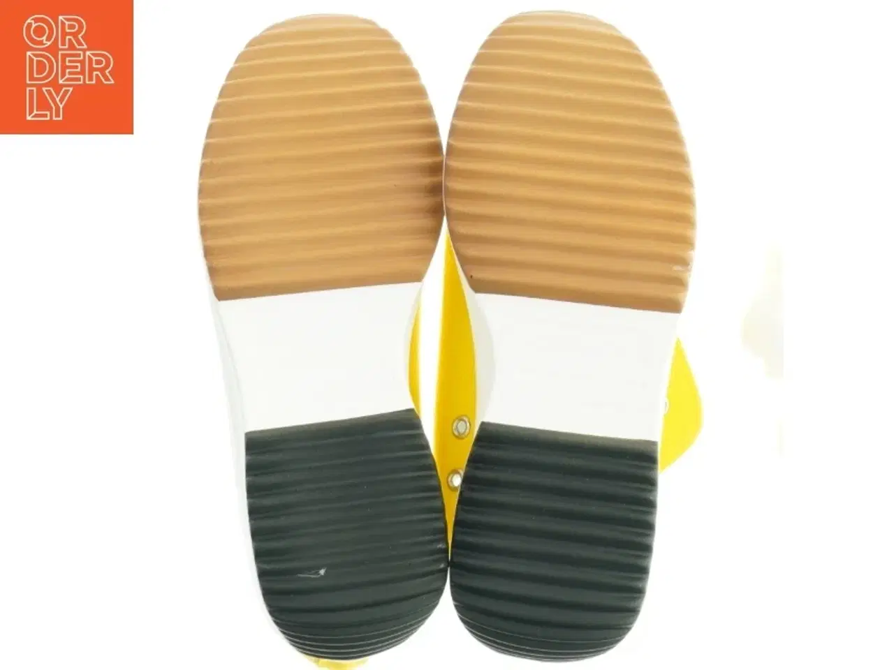 Billede 3 - Gule sneakers med hvid snørebånd-detalje fra Fashion Classic (str. 37)