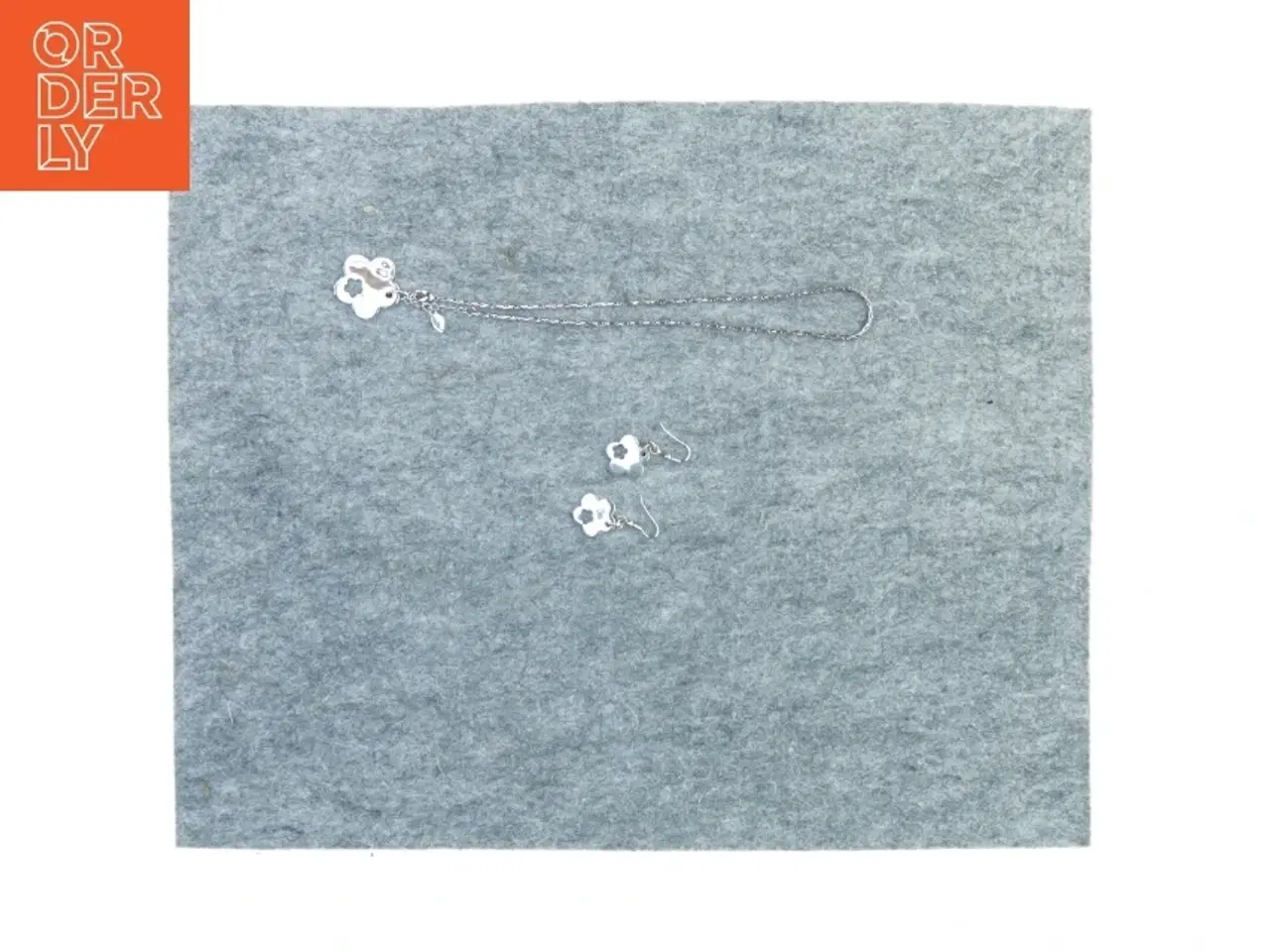 Billede 2 - Halskæde og øreringe (str. 25 cm)