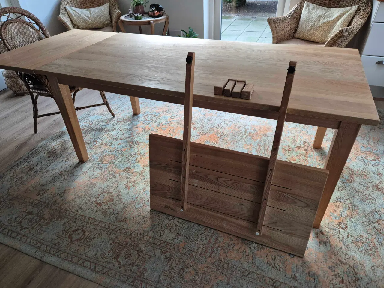 Billede 2 - Massivt spisebord med plader