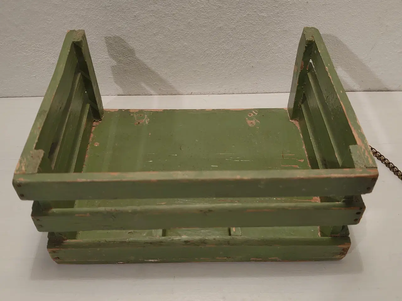 Billede 6 - Fængselslegetøj?: 3 heste og lille stald. 1940-50.