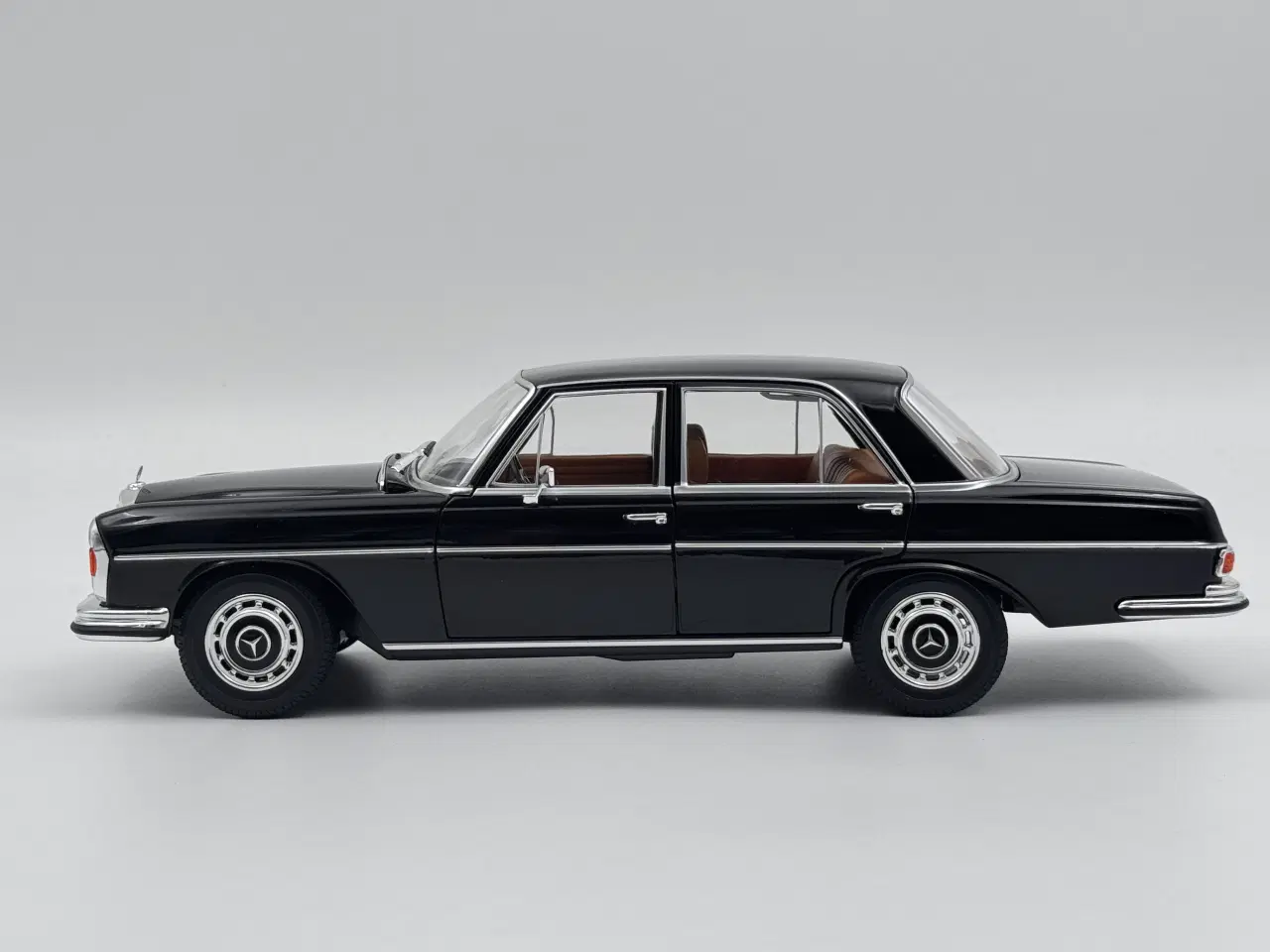 Billede 2 - 1968 Mercedes-Benz 280 SE Limousine 1:18