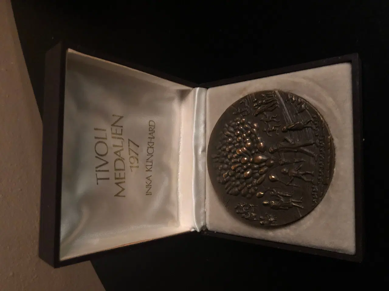 Billede 1 - Sjælden Tivoli medalje fra 1977
