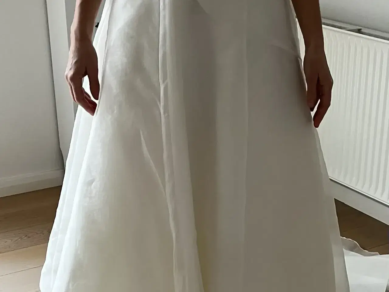 Billede 2 - Velholdt brudekjole i romantisk stil