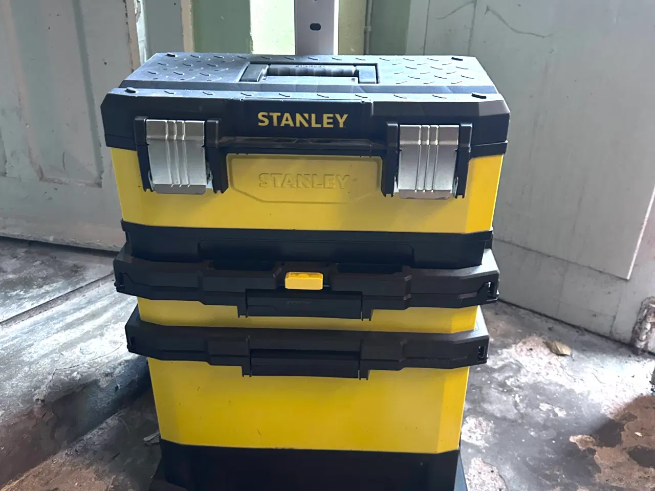 Billede 1 - STANLEY® Hjulet 3-delt værktøjskasse