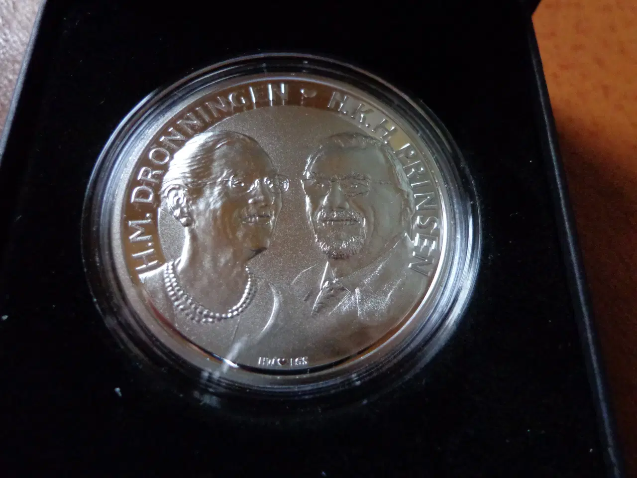 Billede 1 - 2 - 500 kr. sølvmønt fra Kongeparrets guldbryllup