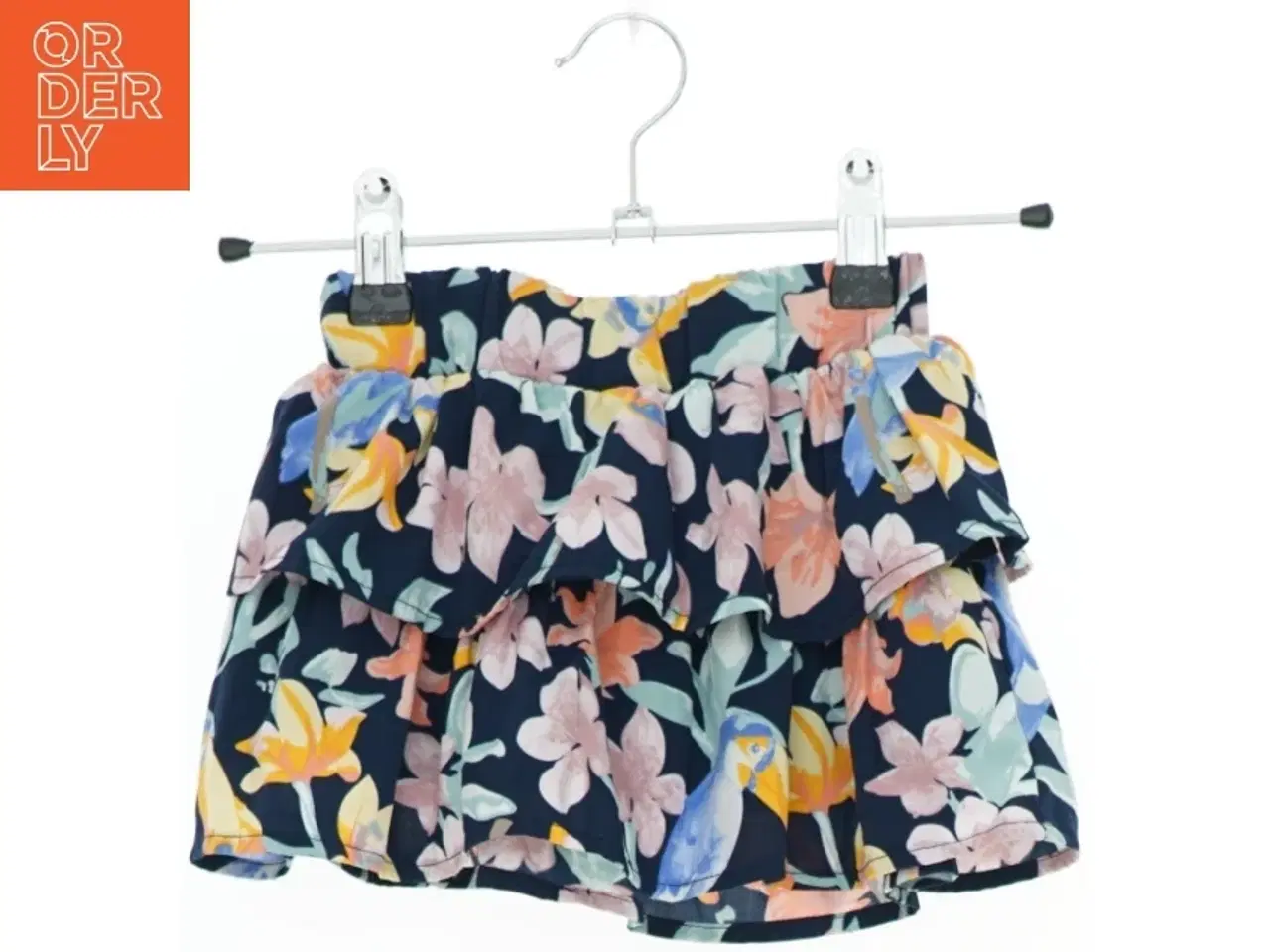 Billede 1 - Blomstret nederdel til børn fra Basic needs (str. 86)