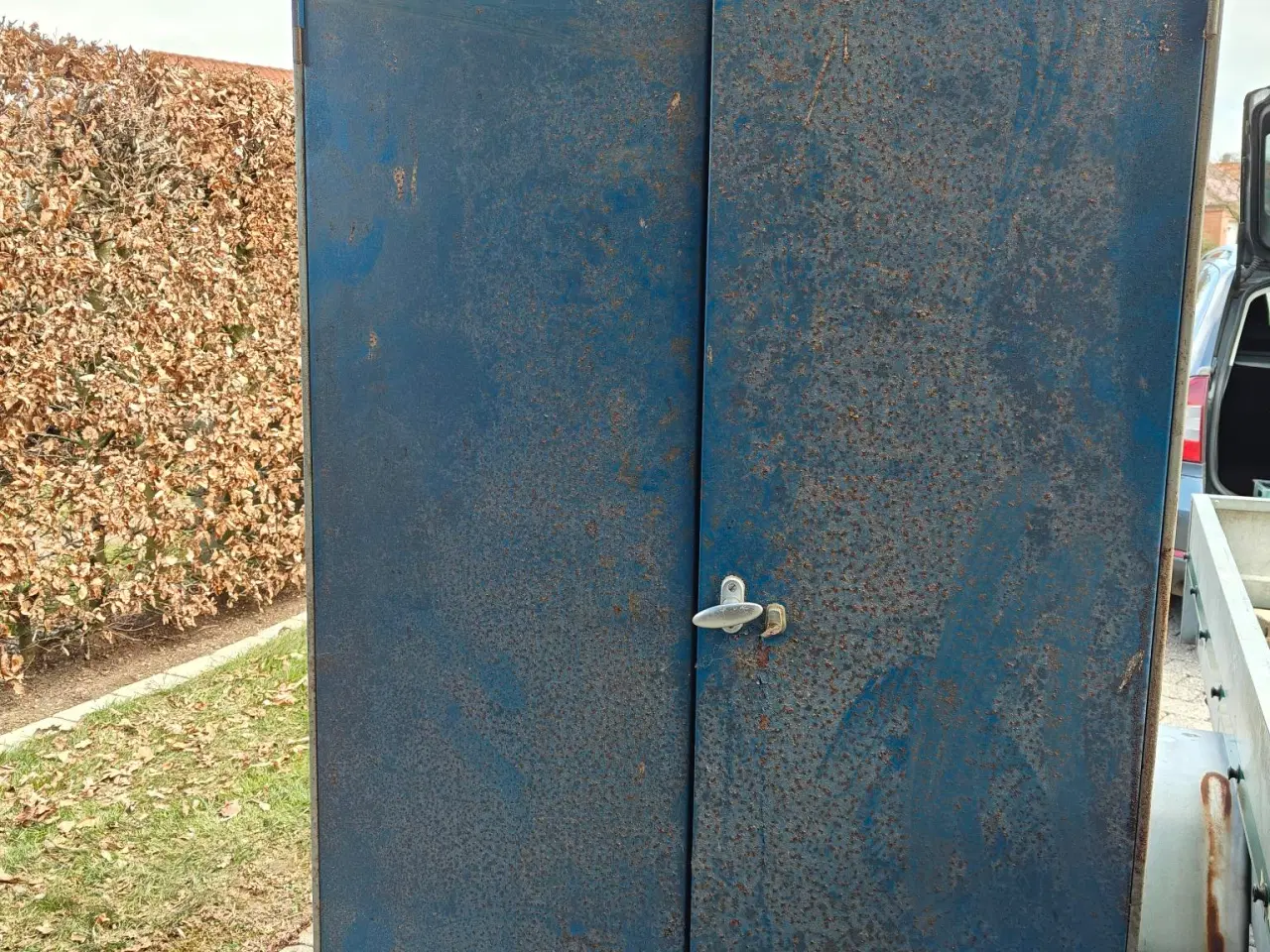 Billede 2 - Metal skab med lås.
